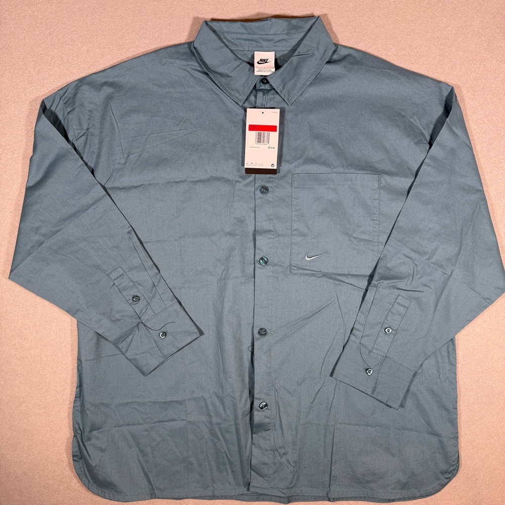 Women’s Nike Sportswear Chill Poplin Button Up shirt size Large